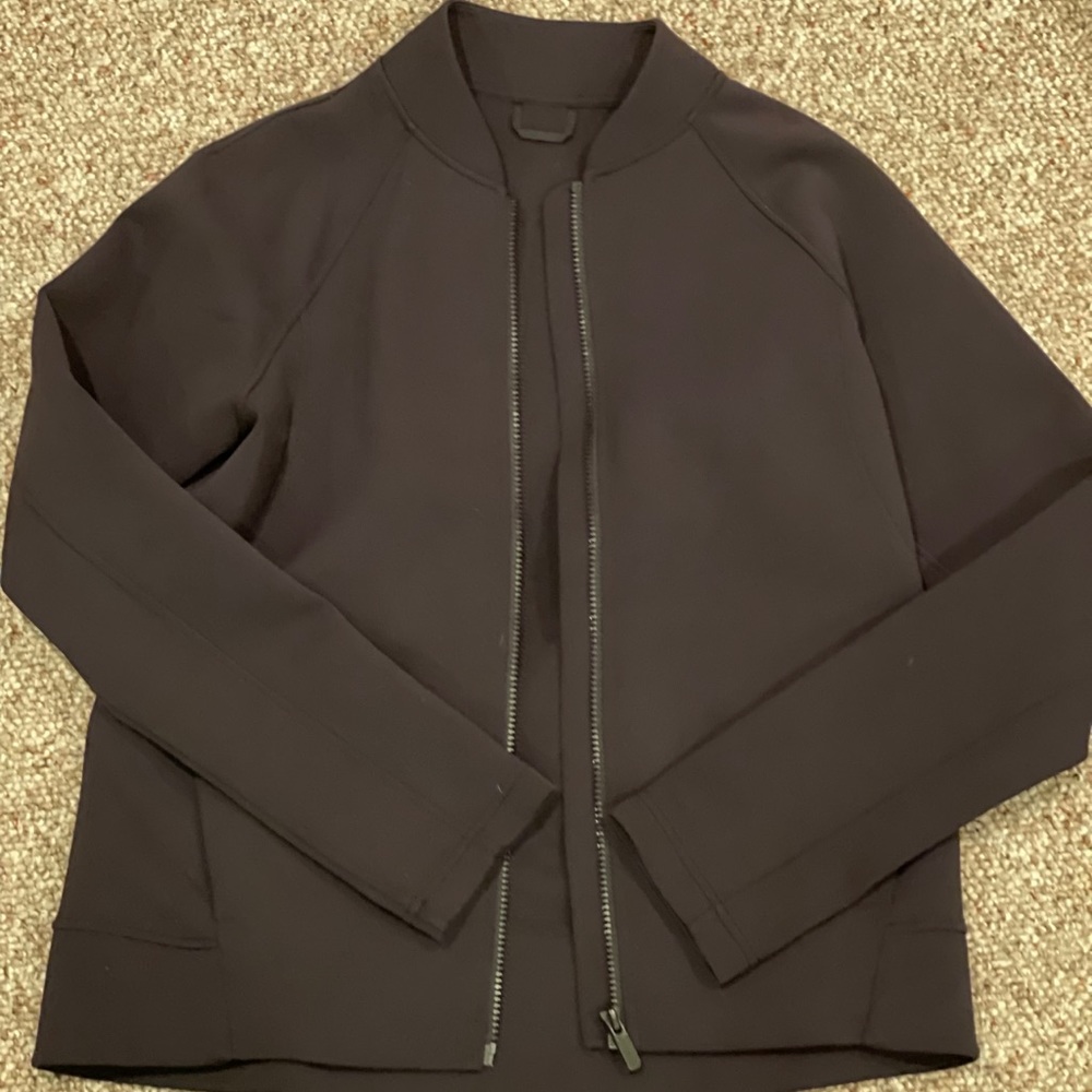 black lululemon zipup